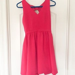 Pink bow detailed dress